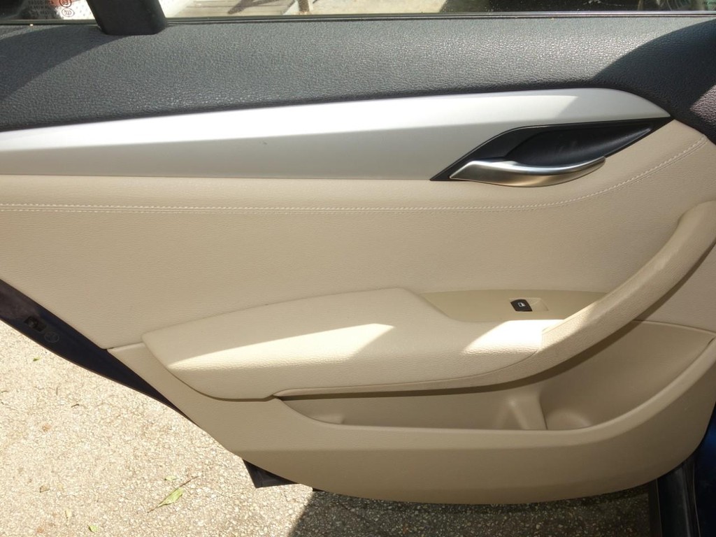 BMW X1 Vehicle Full-screen Gallery Image 20