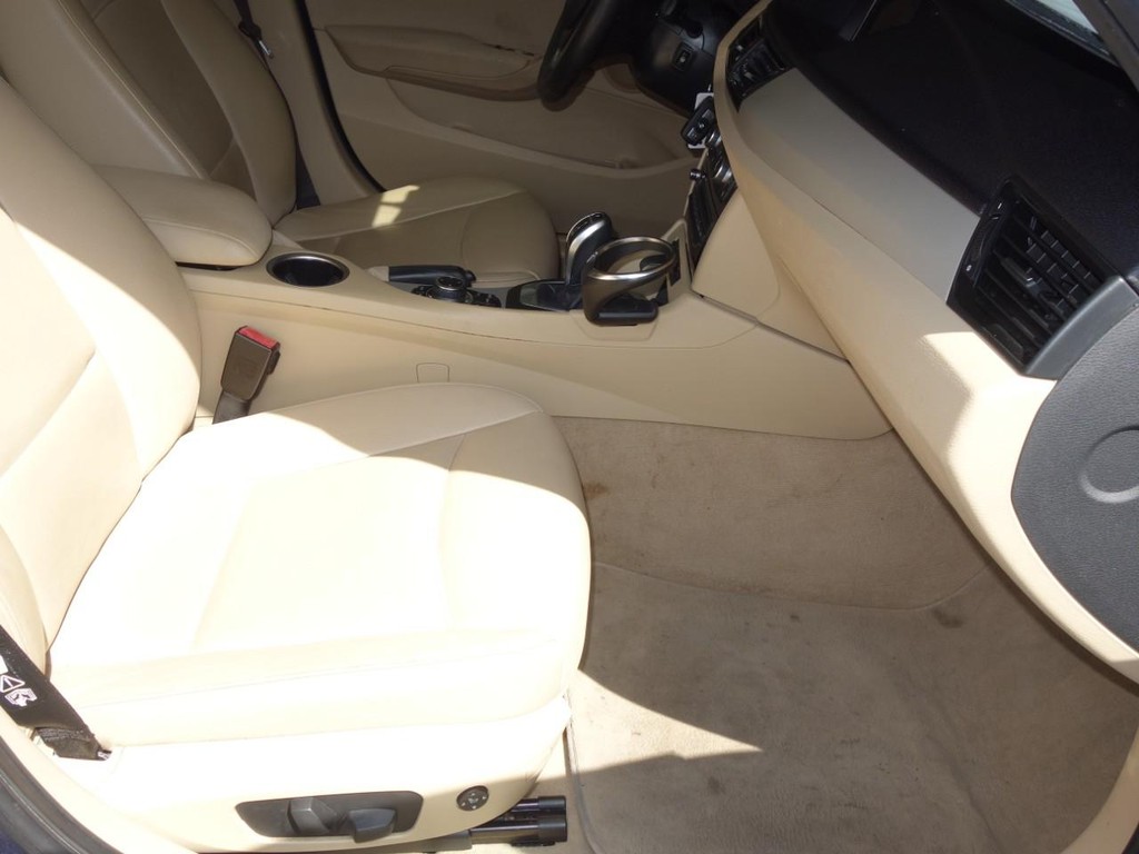 BMW X1 Vehicle Full-screen Gallery Image 22