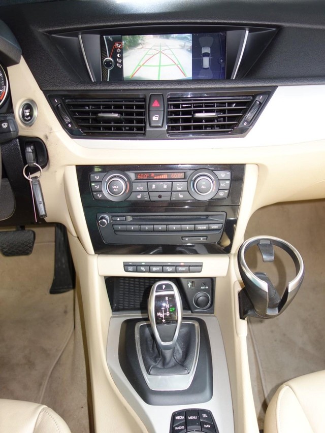 BMW X1 Vehicle Full-screen Gallery Image 13