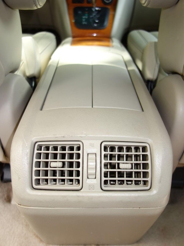 Lexus RX 350 Vehicle Full-screen Gallery Image 15