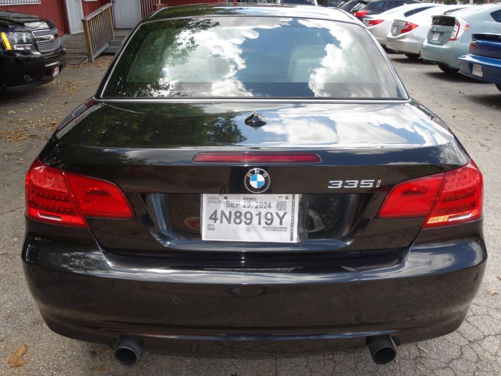 BMW 3 Series Vehicle Full-screen Gallery Image 06