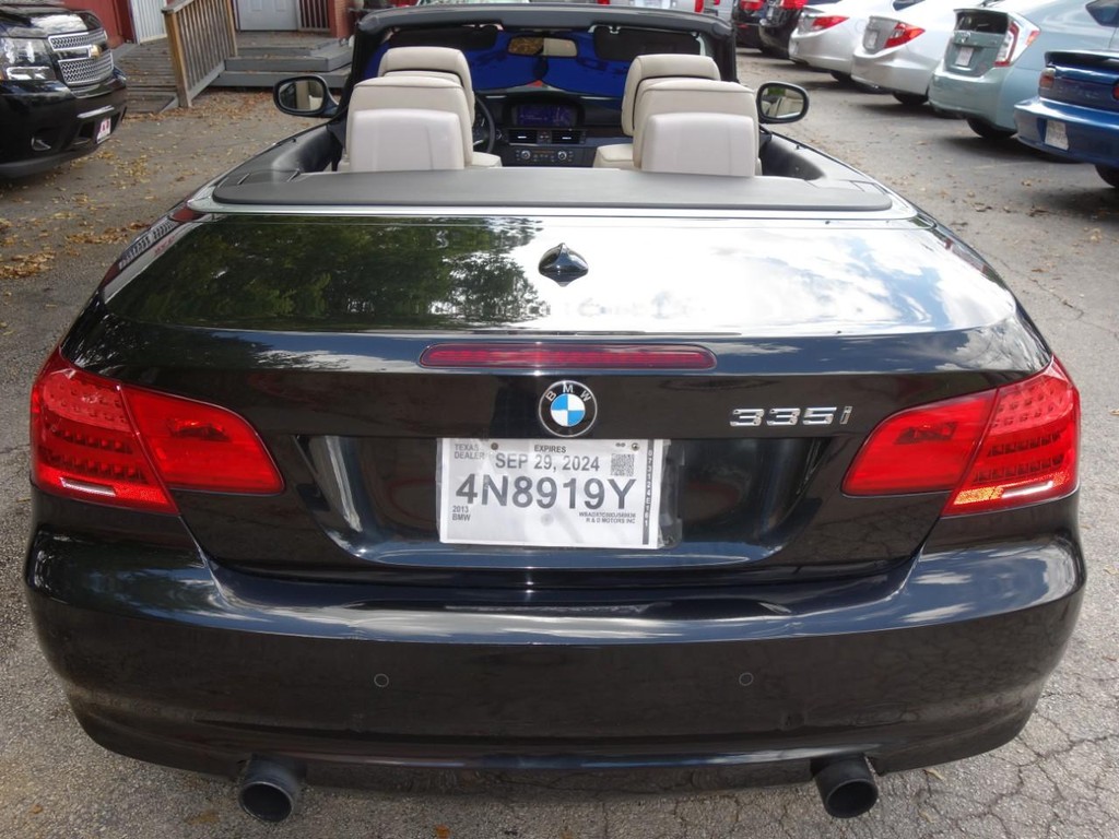 BMW 3 Series Vehicle Full-screen Gallery Image 07
