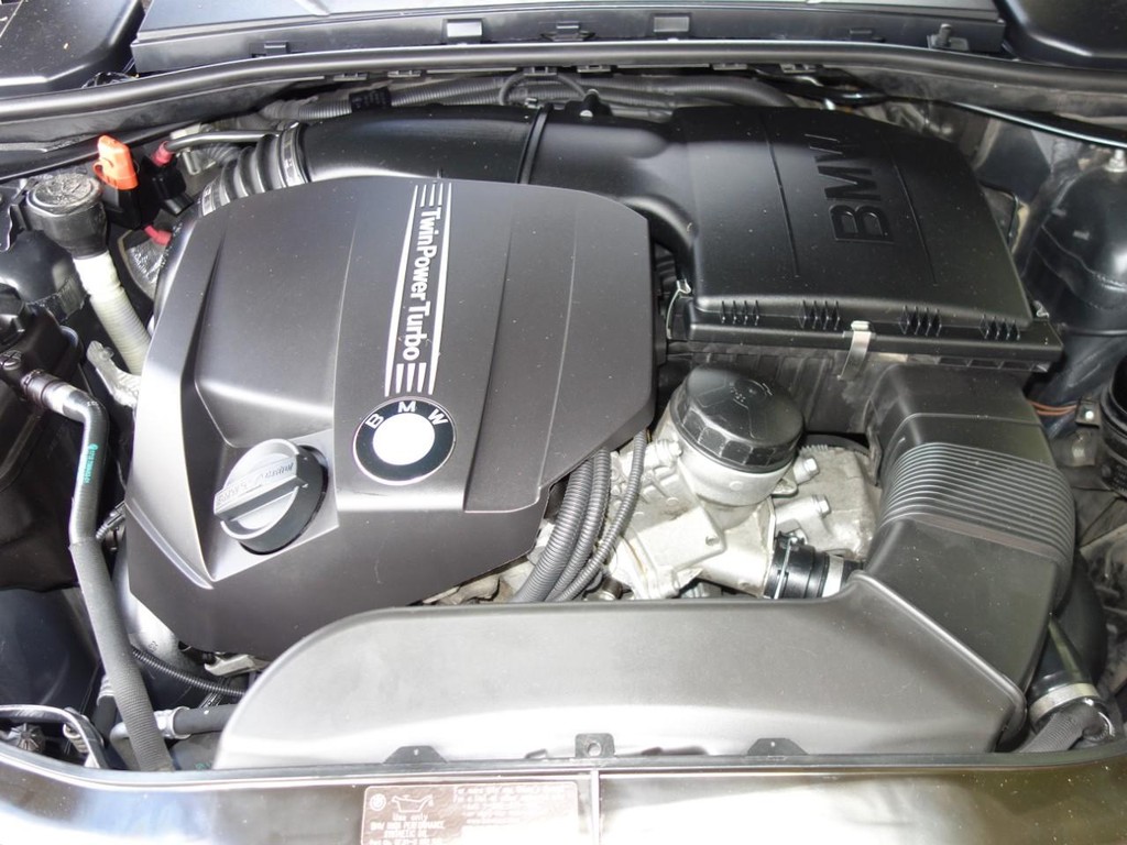 BMW 3 Series Vehicle Full-screen Gallery Image 25