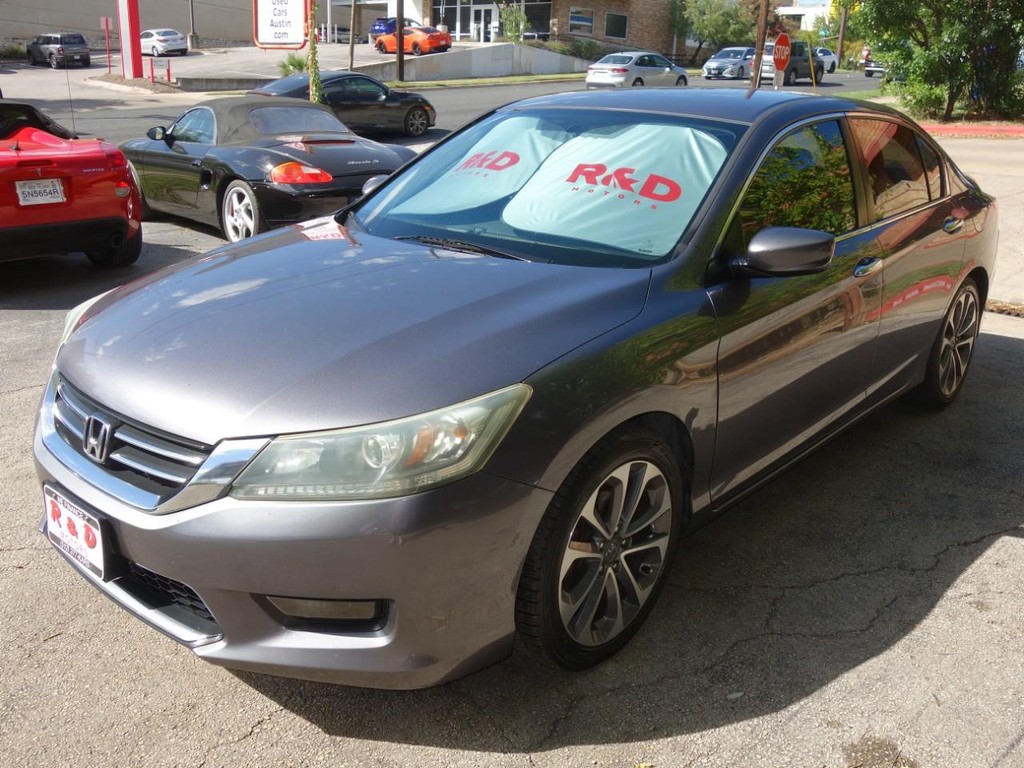 Honda Accord Sedan Vehicle Full-screen Gallery Image 03