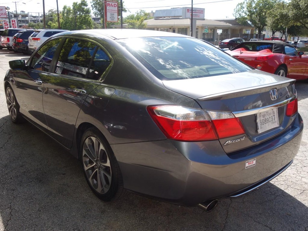 Honda Accord Sedan Vehicle Full-screen Gallery Image 05