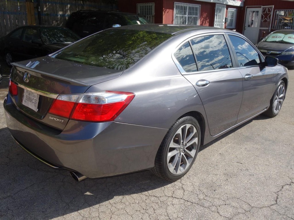 Honda Accord Sedan Vehicle Full-screen Gallery Image 06