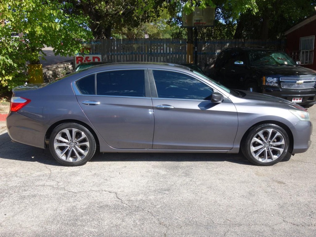 Honda Accord Sedan Vehicle Full-screen Gallery Image 07