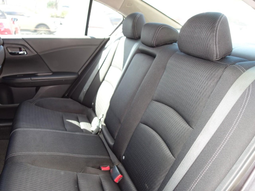 Honda Accord Sedan Vehicle Full-screen Gallery Image 17