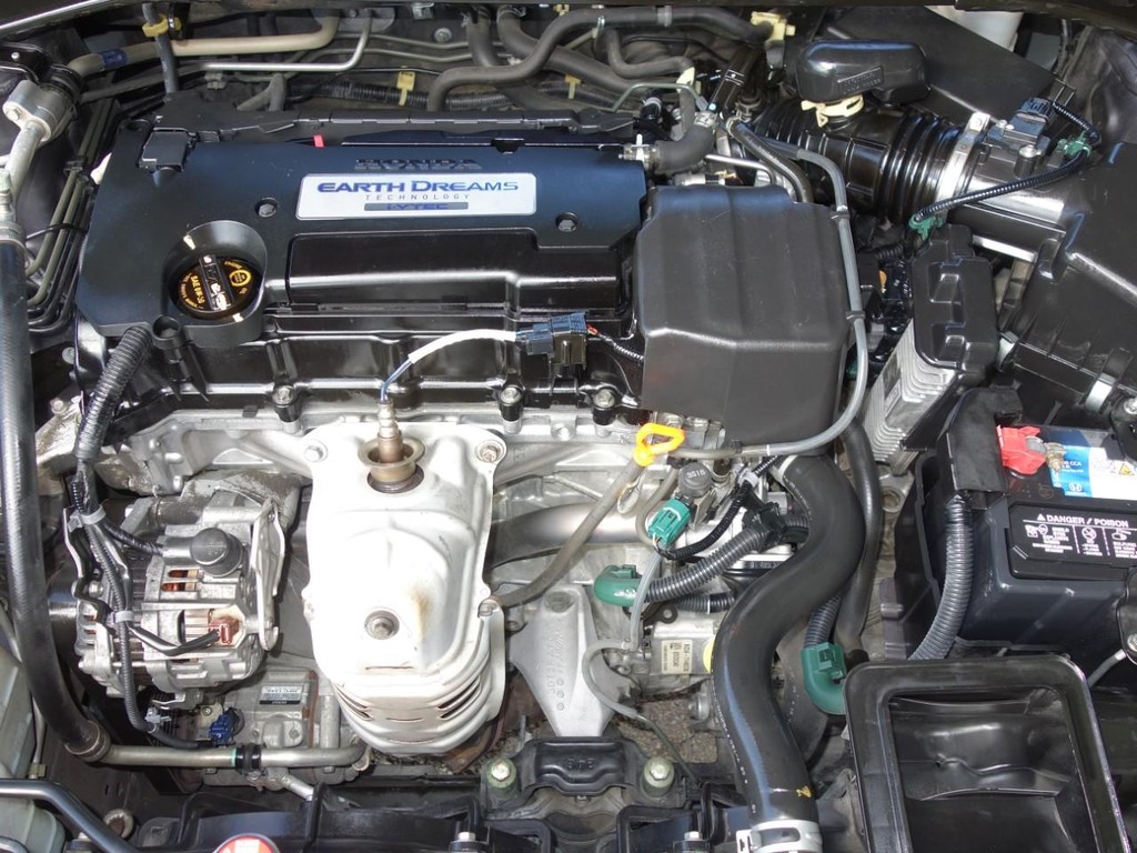 Honda Accord Sedan Vehicle Full-screen Gallery Image 25