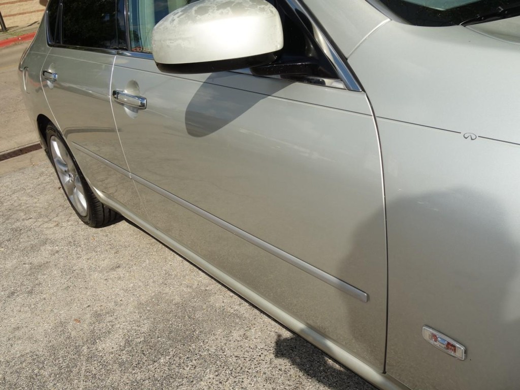 INFINITI M35 Vehicle Full-screen Gallery Image 11