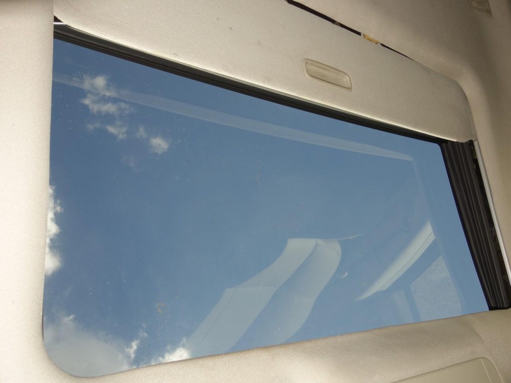 INFINITI M35 Vehicle Full-screen Gallery Image 15