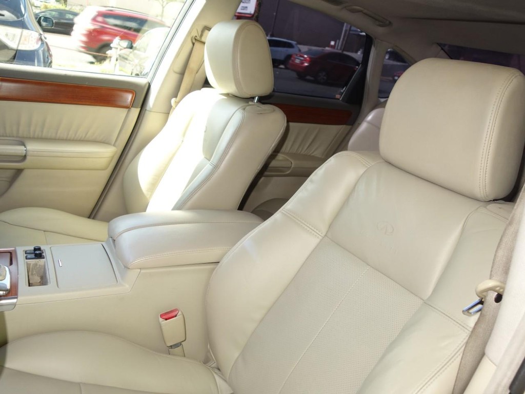 INFINITI M35 Vehicle Full-screen Gallery Image 16