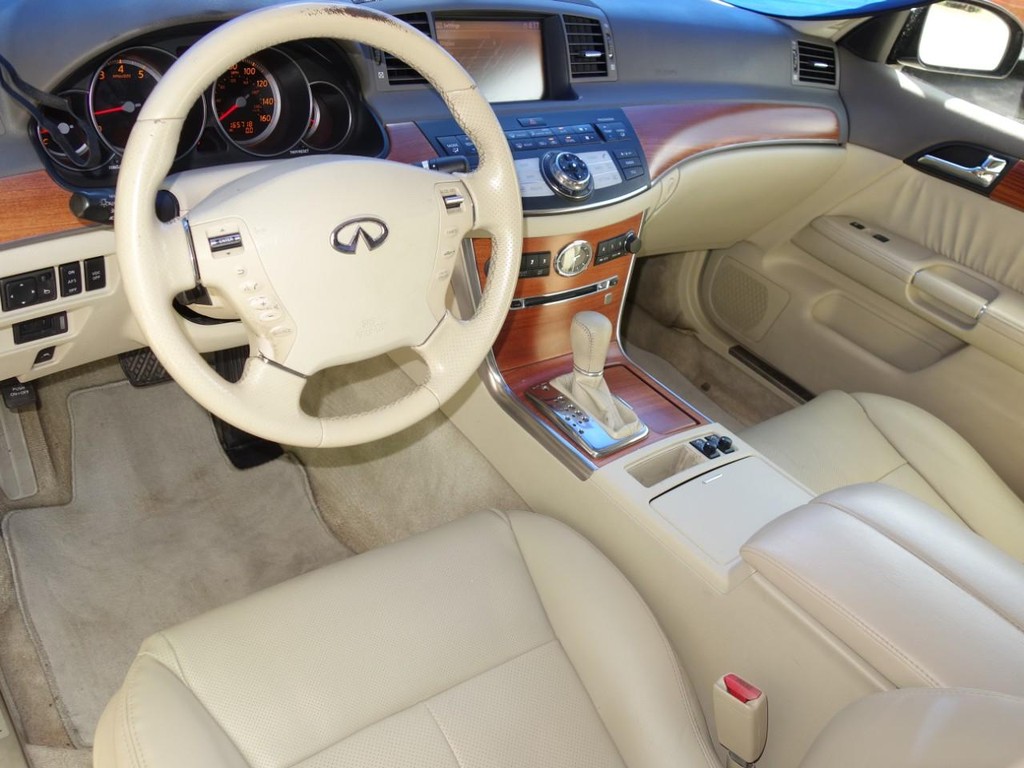 INFINITI M35 Vehicle Full-screen Gallery Image 17