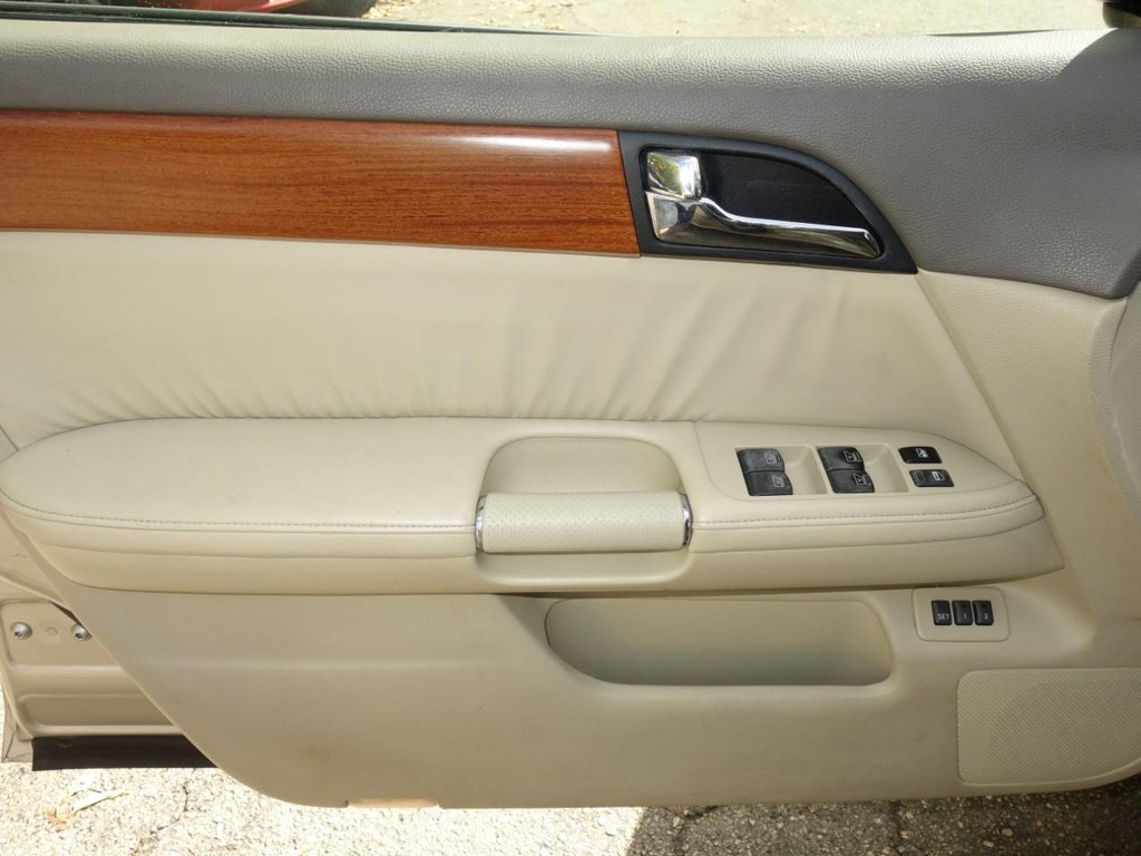 INFINITI M35 Vehicle Full-screen Gallery Image 18