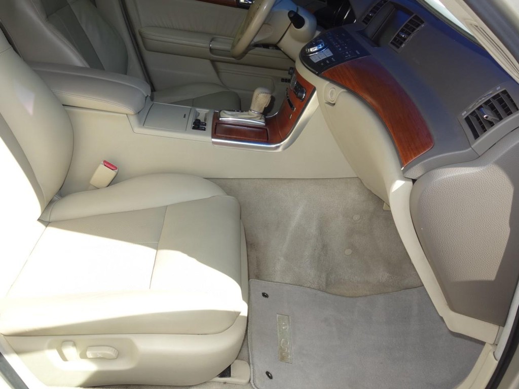 INFINITI M35 Vehicle Full-screen Gallery Image 23