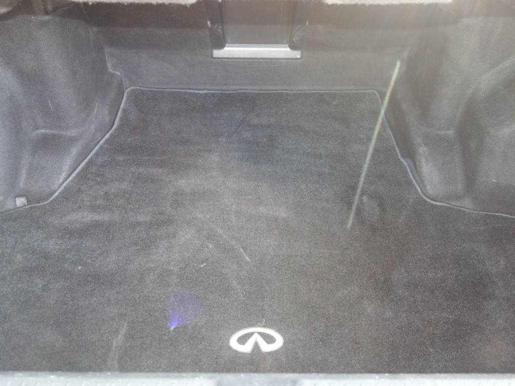 INFINITI M35 Vehicle Full-screen Gallery Image 27