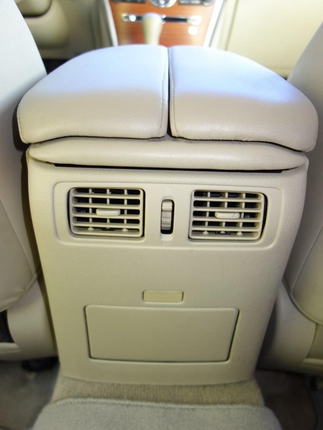 INFINITI M35 Vehicle Full-screen Gallery Image 19