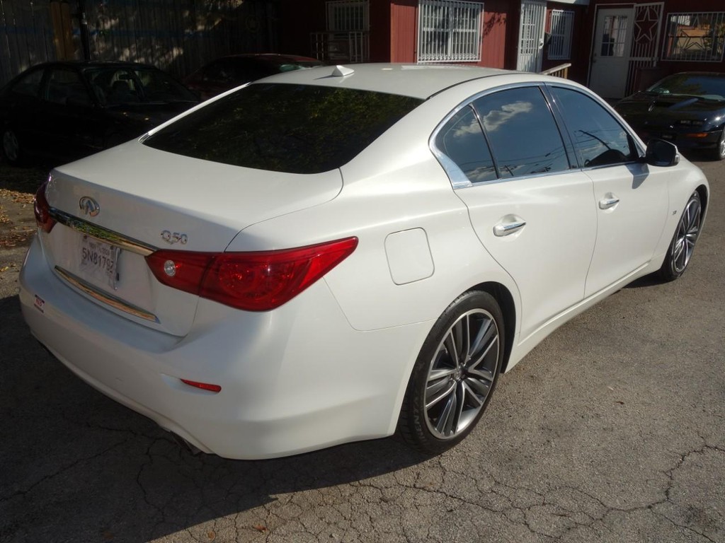 INFINITI Q50 Vehicle Full-screen Gallery Image 07