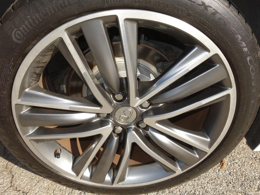 INFINITI Q50 Vehicle Full-screen Gallery Image 09