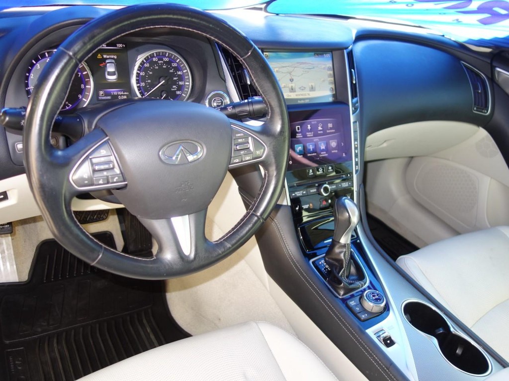 INFINITI Q50 Vehicle Full-screen Gallery Image 16