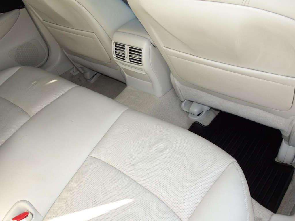 INFINITI Q50 Vehicle Full-screen Gallery Image 24