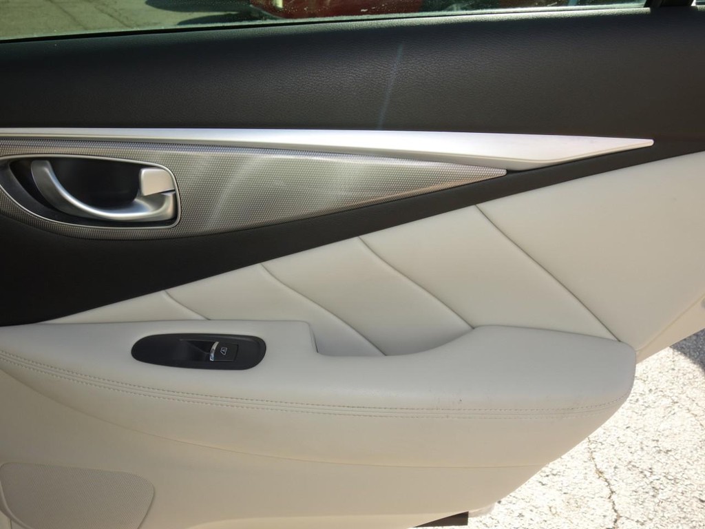 INFINITI Q50 Vehicle Full-screen Gallery Image 25