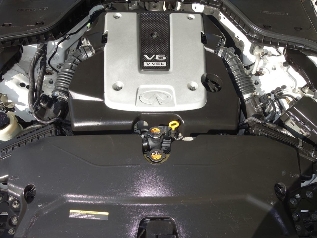 INFINITI Q50 Vehicle Full-screen Gallery Image 27