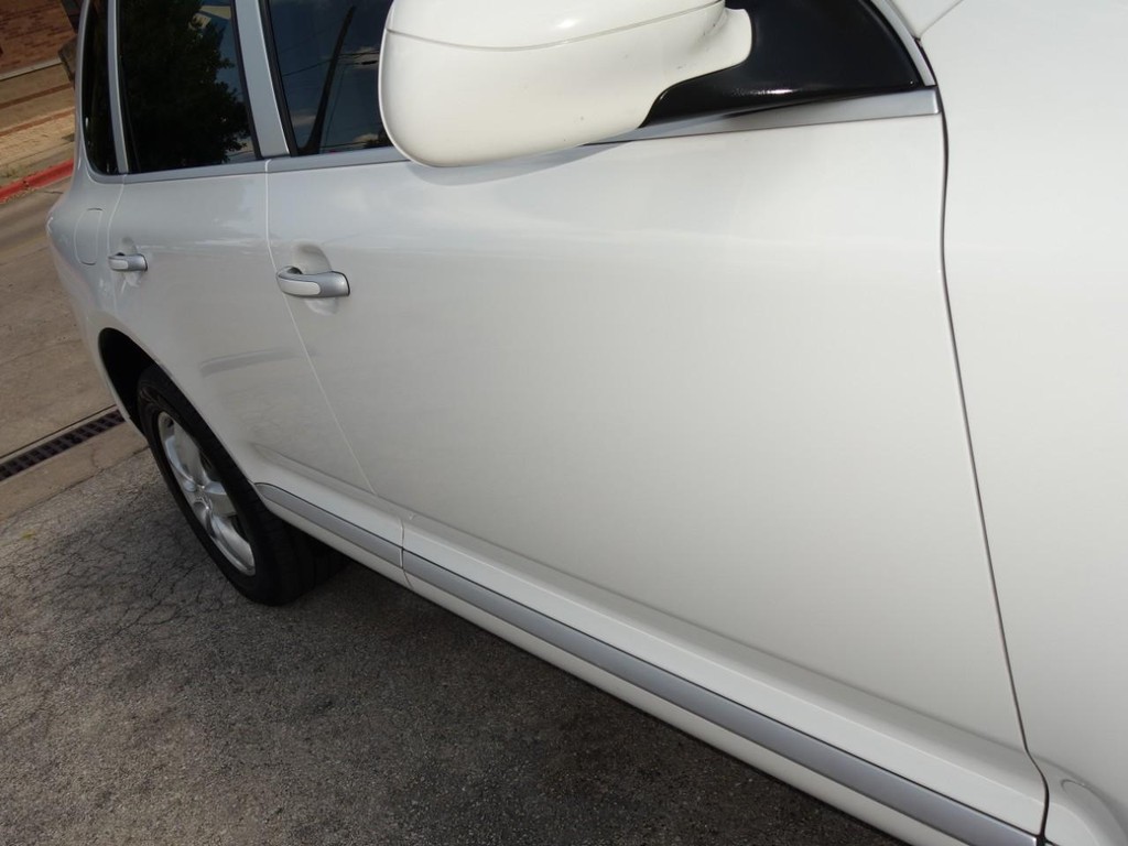 Porsche Cayenne Vehicle Full-screen Gallery Image 11