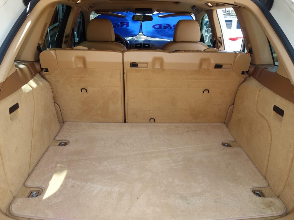 Porsche Cayenne Vehicle Full-screen Gallery Image 26