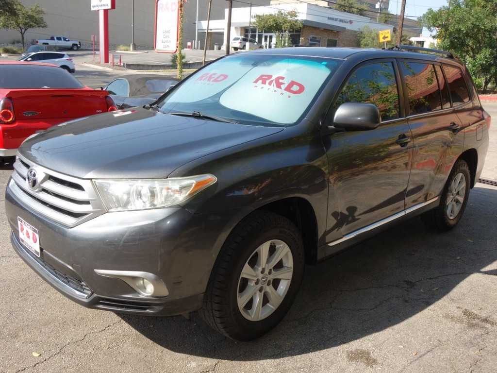 Toyota Highlander Vehicle Full-screen Gallery Image 03