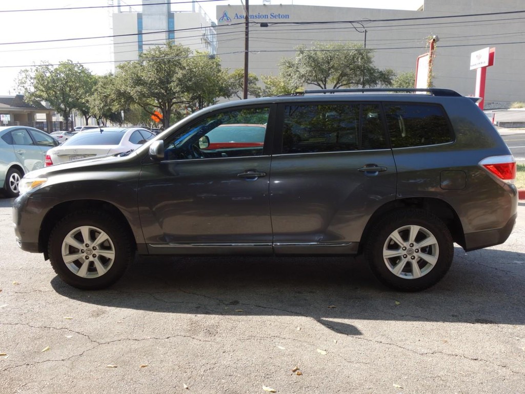Toyota Highlander Vehicle Full-screen Gallery Image 04