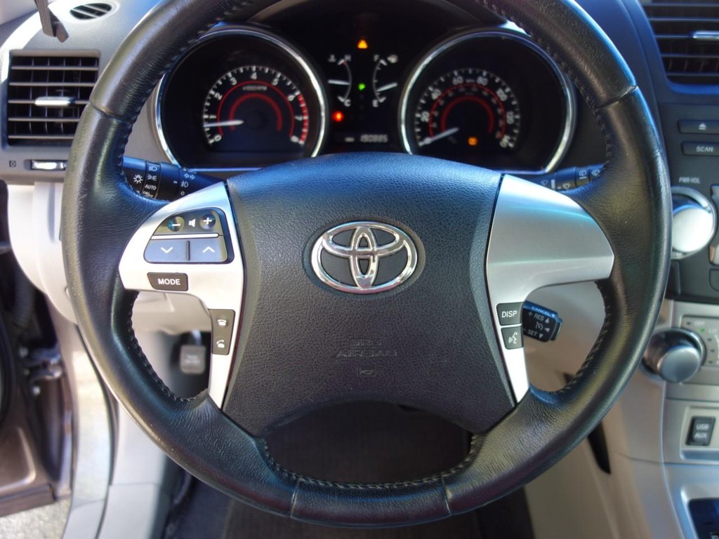 Toyota Highlander Vehicle Full-screen Gallery Image 10