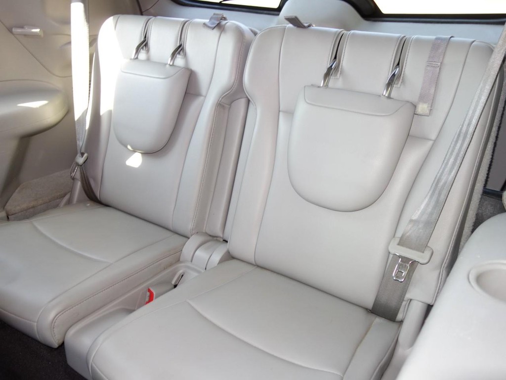 Toyota Highlander Vehicle Full-screen Gallery Image 20