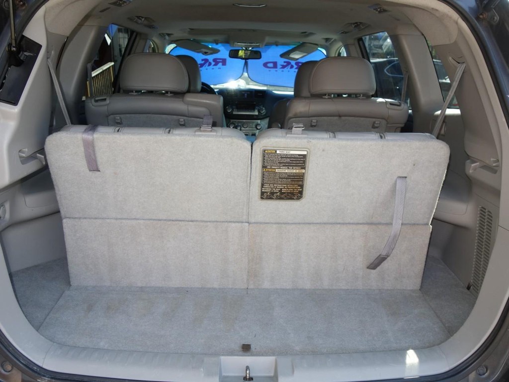 Toyota Highlander Vehicle Full-screen Gallery Image 26