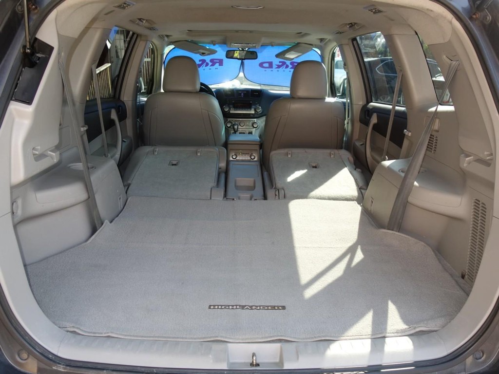 Toyota Highlander Vehicle Full-screen Gallery Image 27