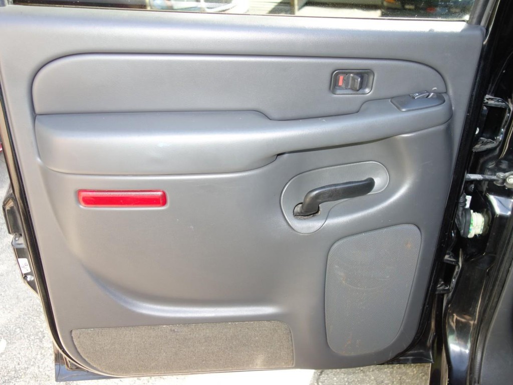 Chevrolet Silverado 1500 Vehicle Full-screen Gallery Image 18