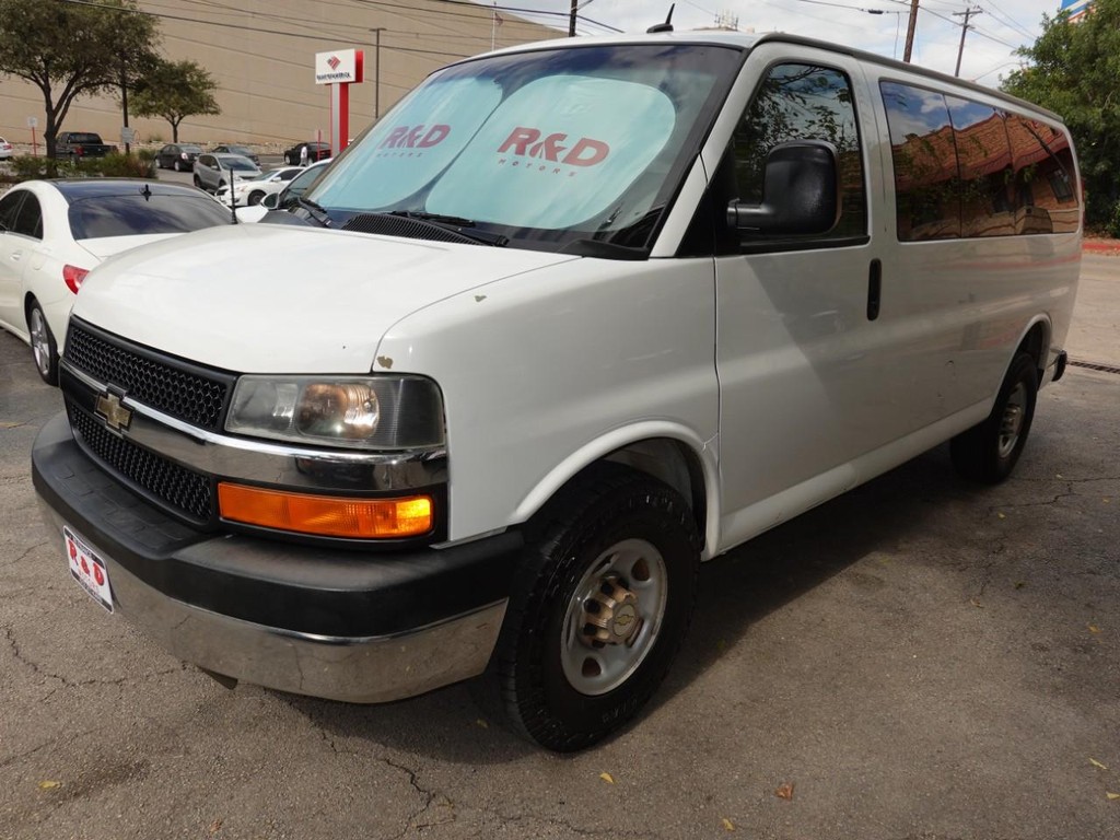2012 Chevrolet Express Passenger photo 3