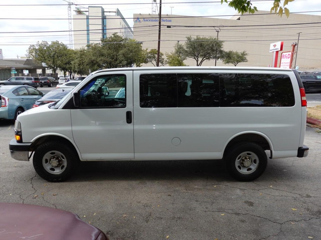 2012 Chevrolet Express Passenger photo 4