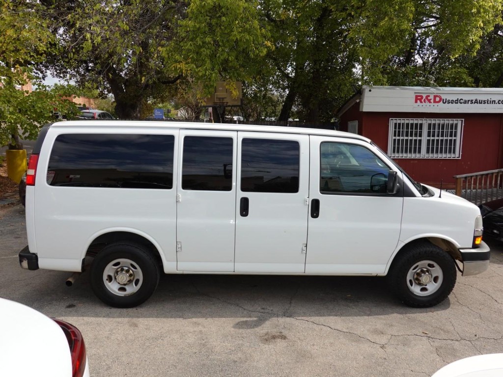 2012 Chevrolet Express Passenger photo 6