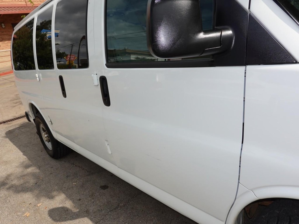 2012 Chevrolet Express Passenger photo 8