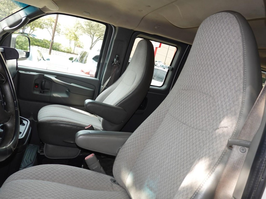 2012 Chevrolet Express Passenger photo 12
