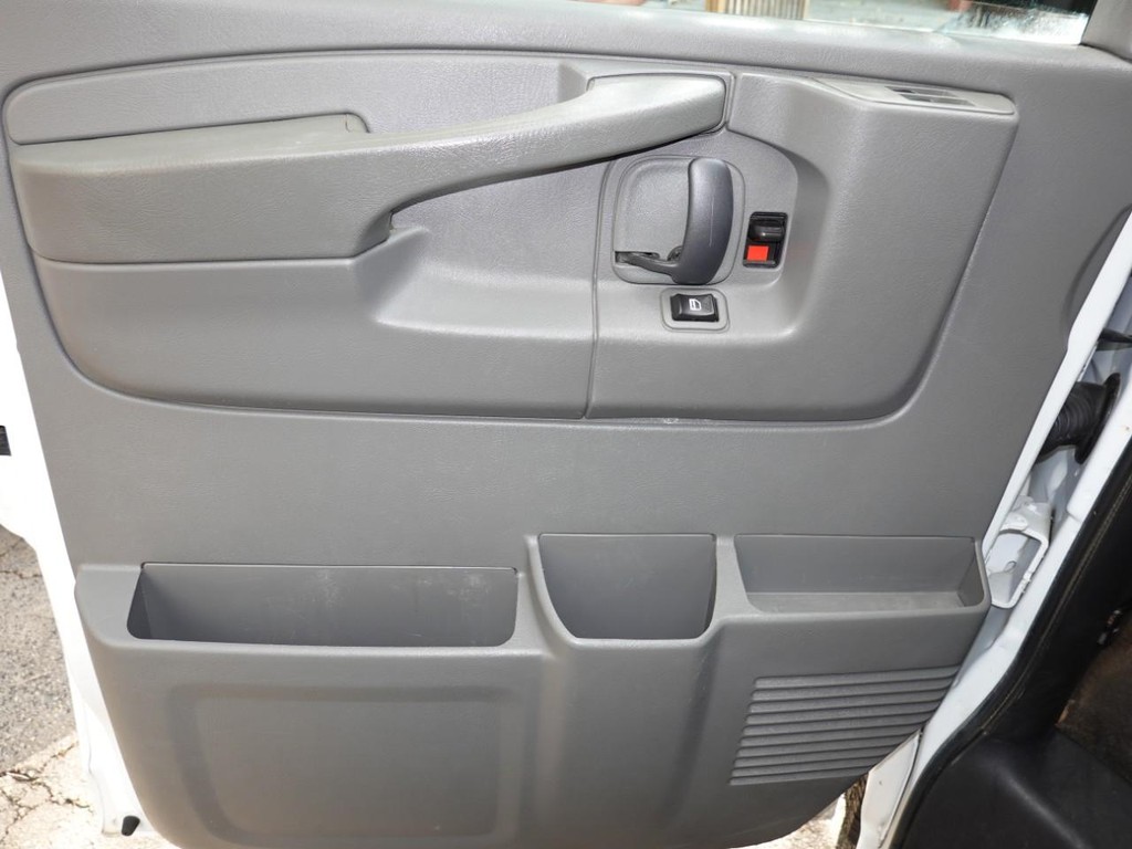 2012 Chevrolet Express Passenger photo 14