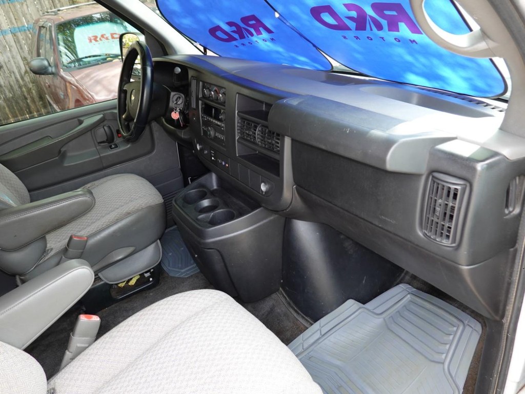 2012 Chevrolet Express Passenger photo 15