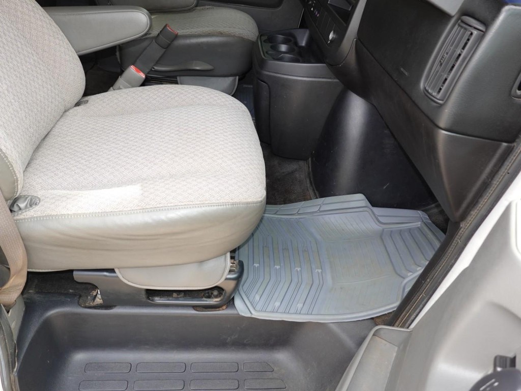 2012 Chevrolet Express Passenger photo 16