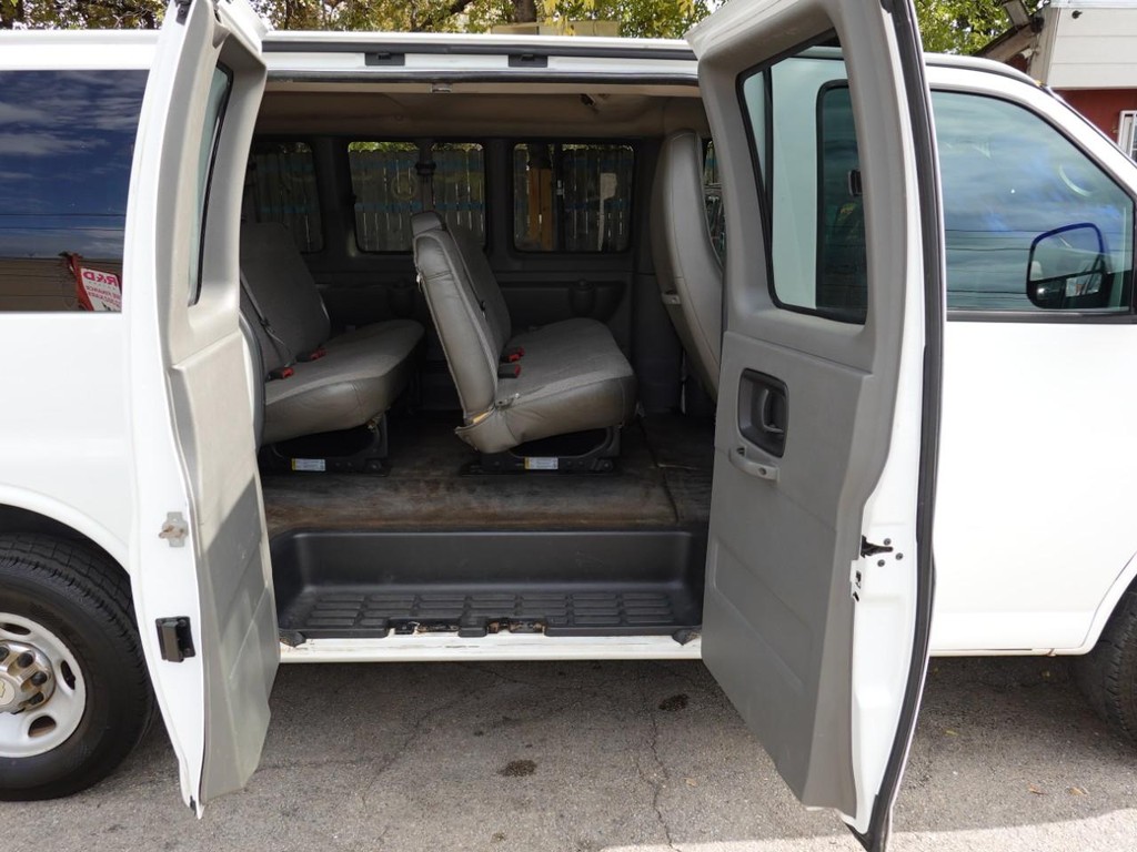 2012 Chevrolet Express Passenger photo 17