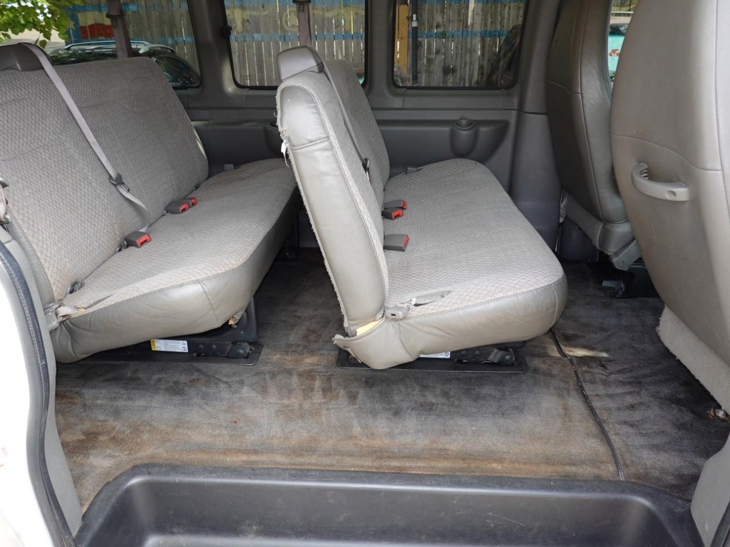 2012 Chevrolet Express Passenger photo 18