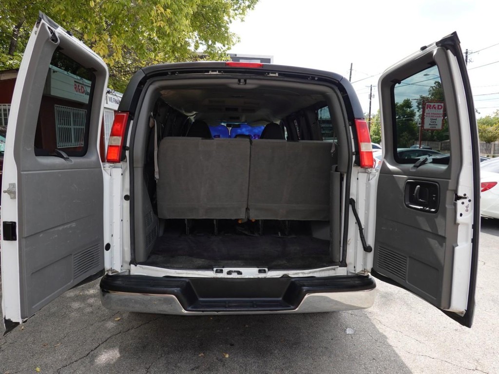 2012 Chevrolet Express Passenger photo 21