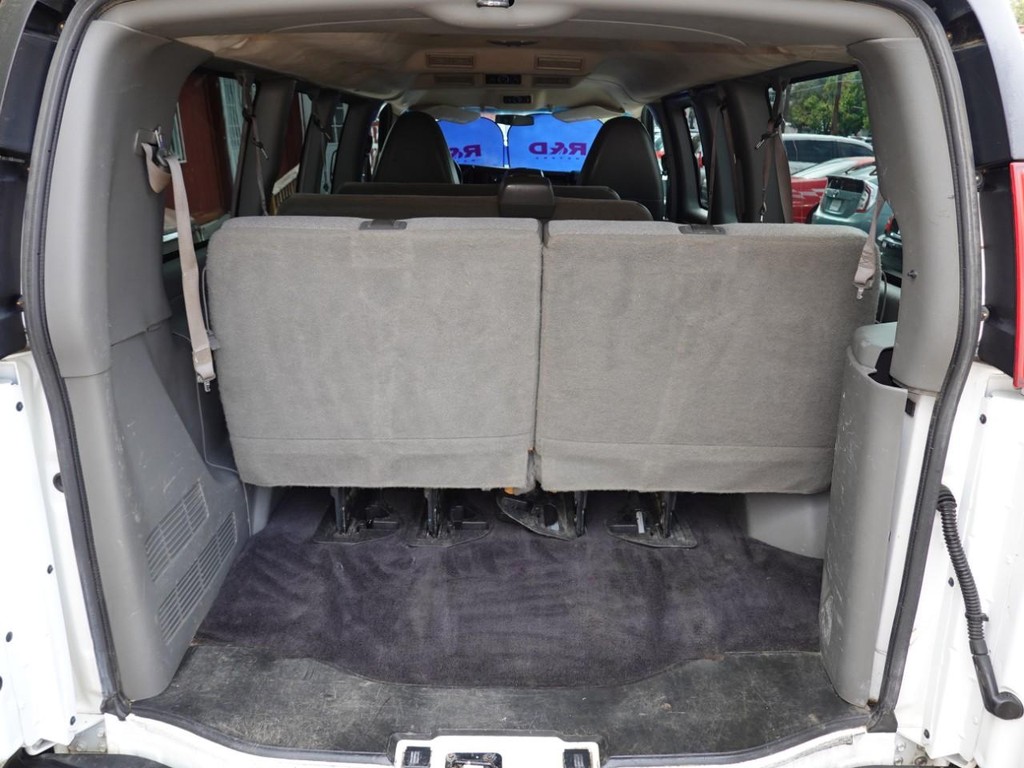 2012 Chevrolet Express Passenger photo 22