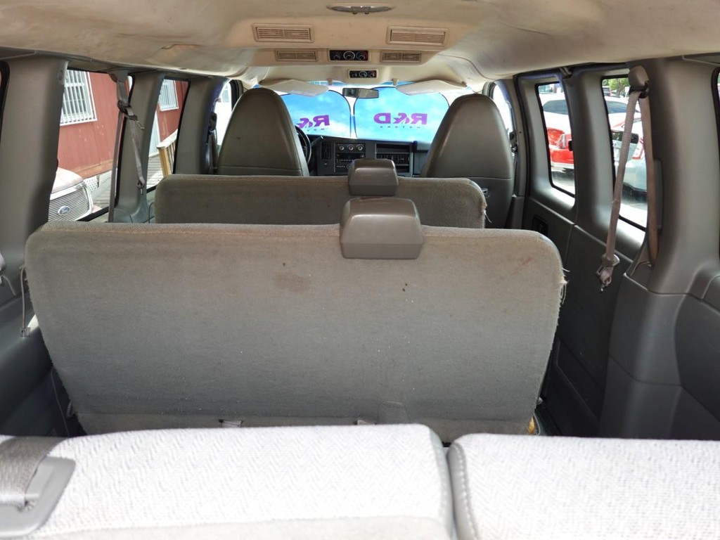 2012 Chevrolet Express Passenger photo 23