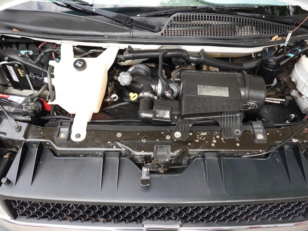 2012 Chevrolet Express Passenger photo 24